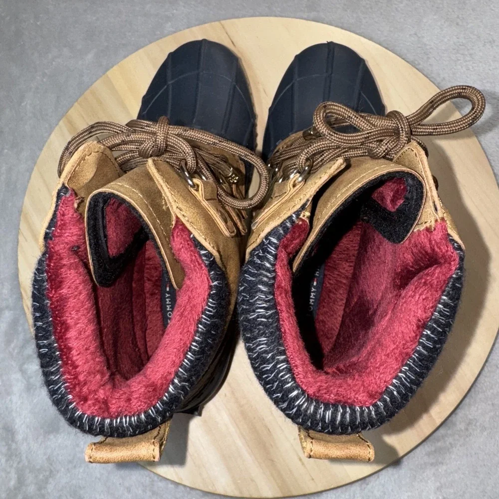 Tommy Hilfiger Roza3 Duck Boots Size 8M